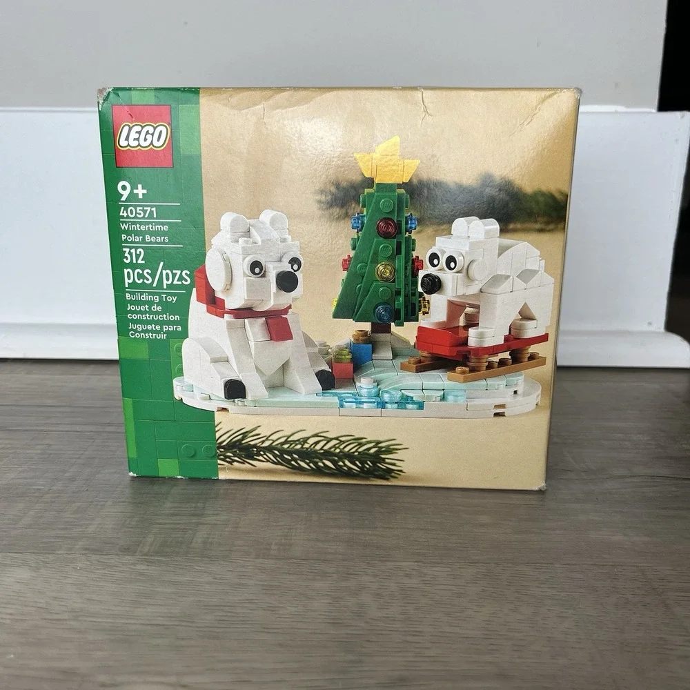 LEGO Wintertime Polar Bears 40571 Christmas Décor Building Kit Gift Tree New Box - Picture 2 of 8